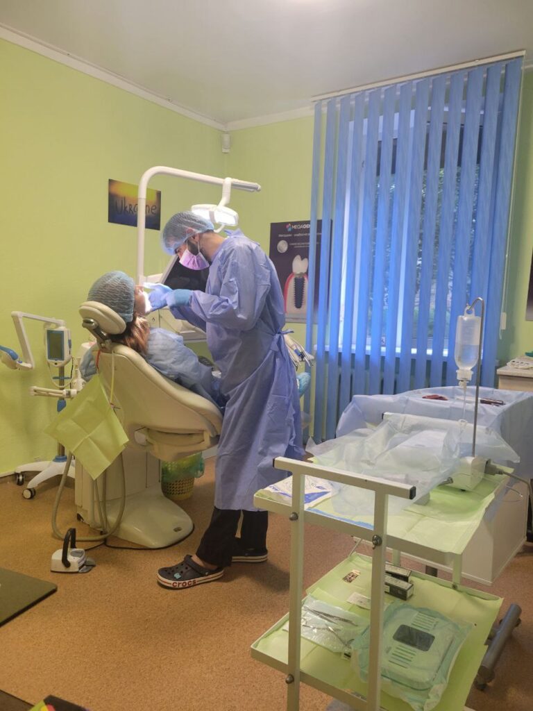 Имплантация зубов